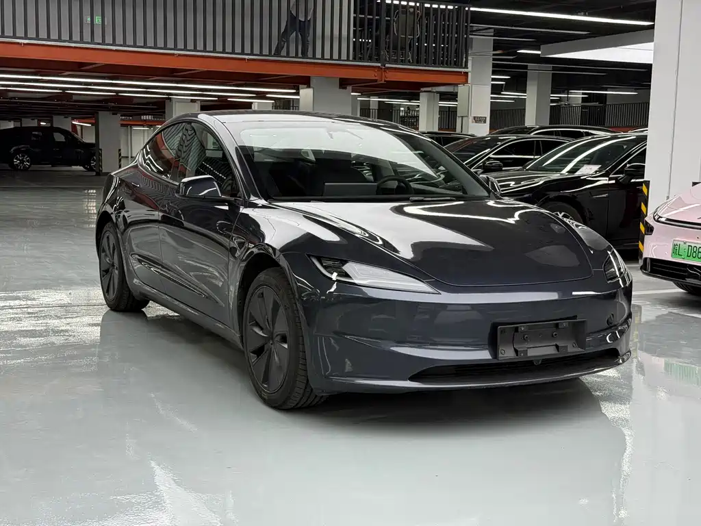 Tesla Model 3 — миниатюра 3