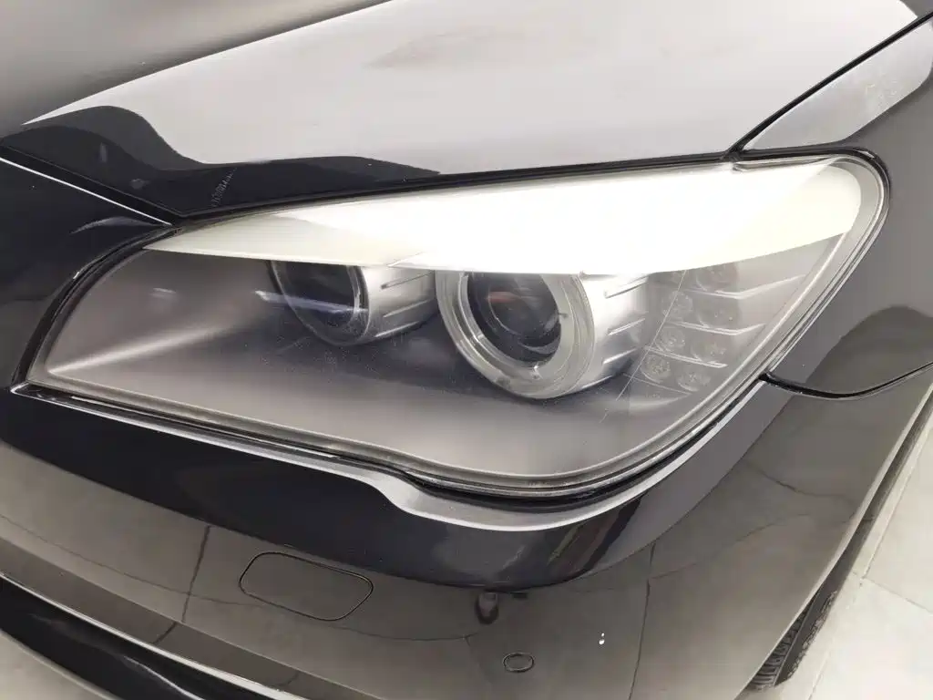 BMW 7 Series — миниатюра 7