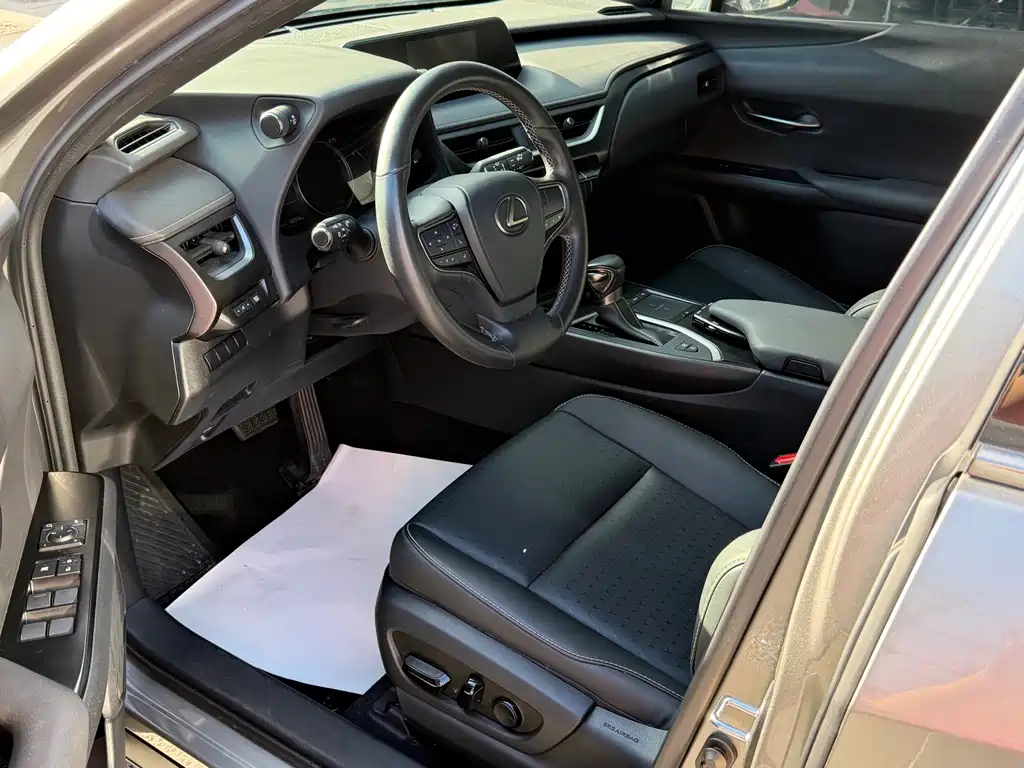 Lexus UX — миниатюра 12