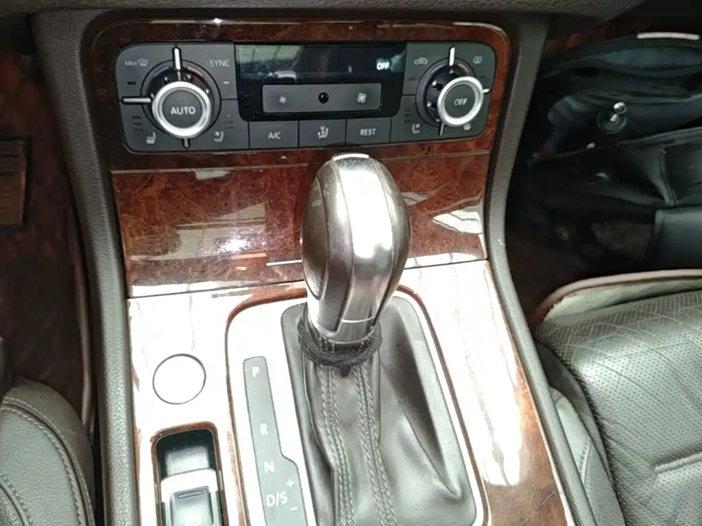 Volkswagen Touareg — миниатюра 14