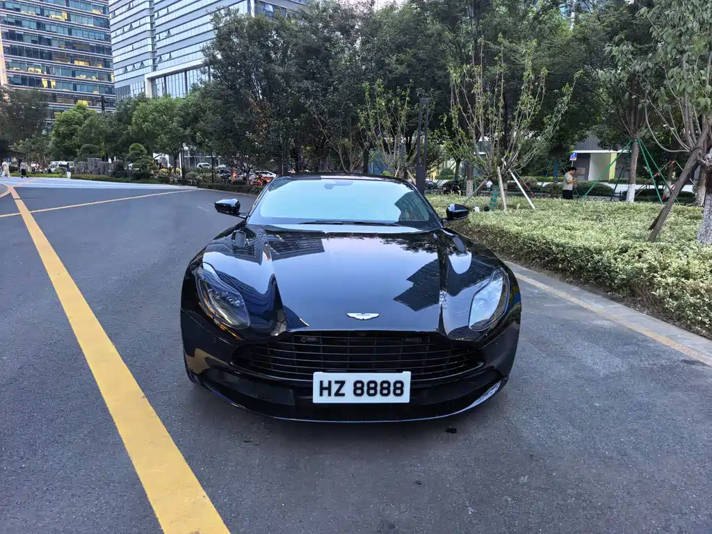 Aston Martin DB11 2019 4.0T V8 Coupe