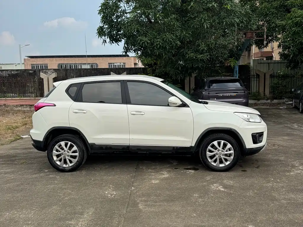 BAIC Senova X35 — миниатюра 4