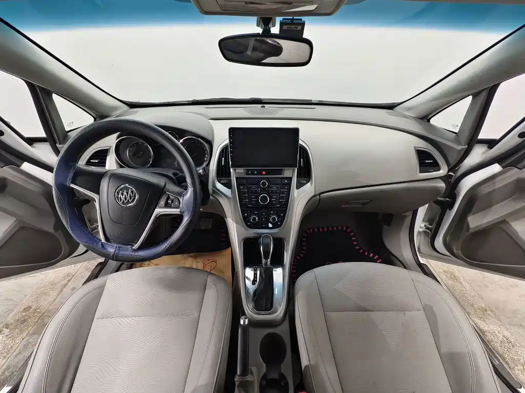 Buick Excelle — миниатюра 9