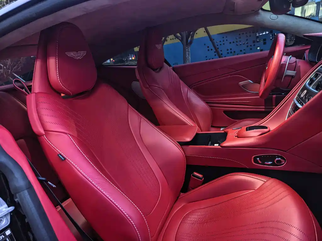 Aston Martin DB11 2019 4.0T V8 Coupe