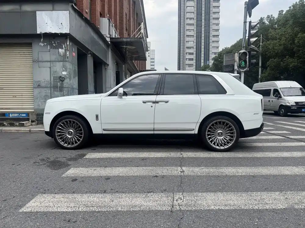 Rolls-Royce Cullinan — миниатюра 19