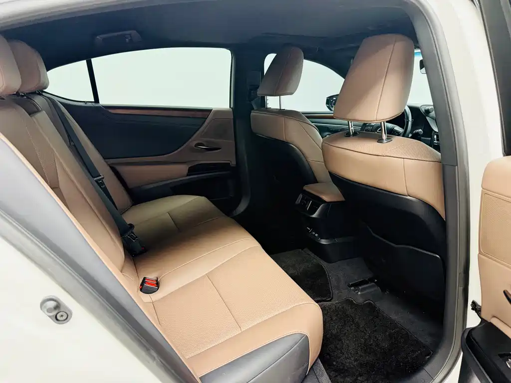 Lexus ES — миниатюра 8