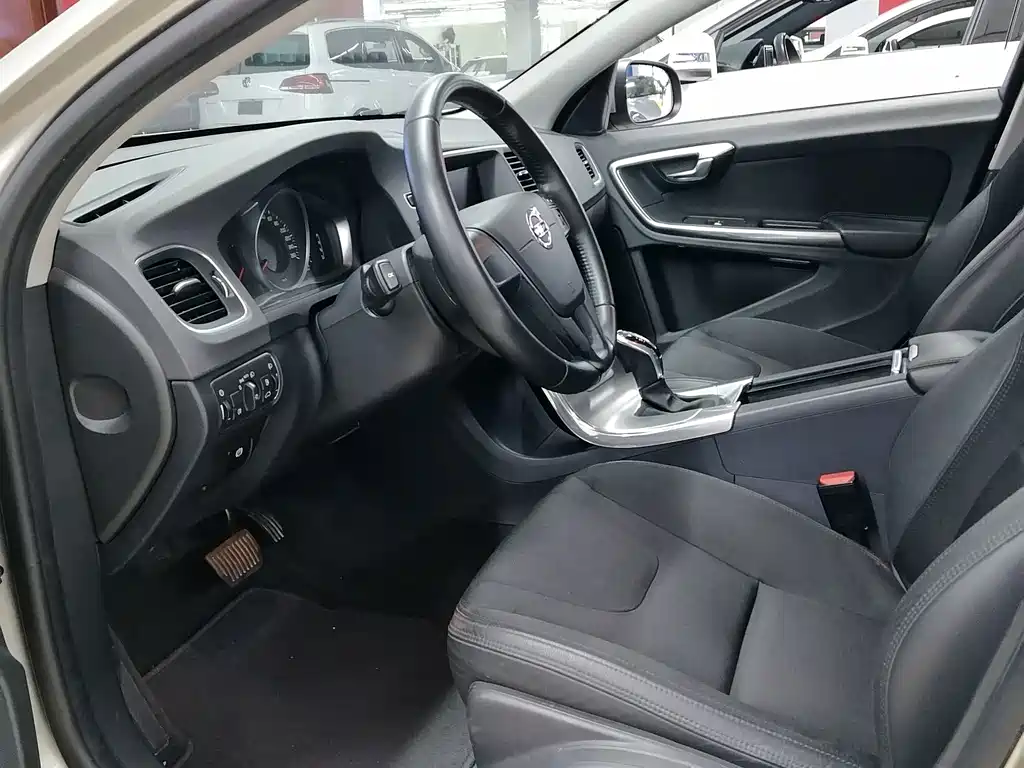 Volvo S60 — миниатюра 6
