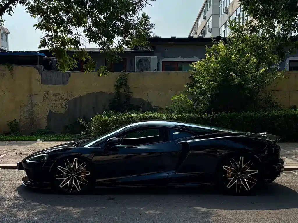 McLaren GT — миниатюра 3