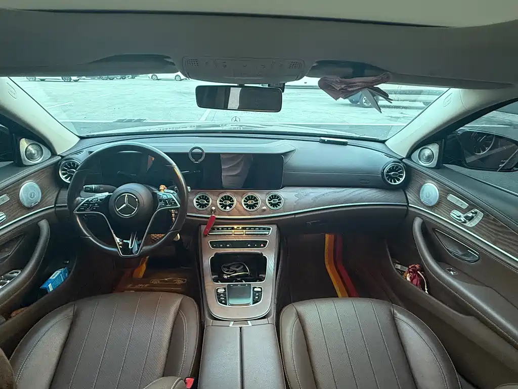 Mercedes-Benz E-Class — миниатюра 5