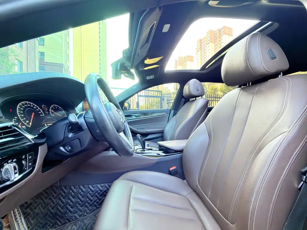 BMW 5 Series — миниатюра 4