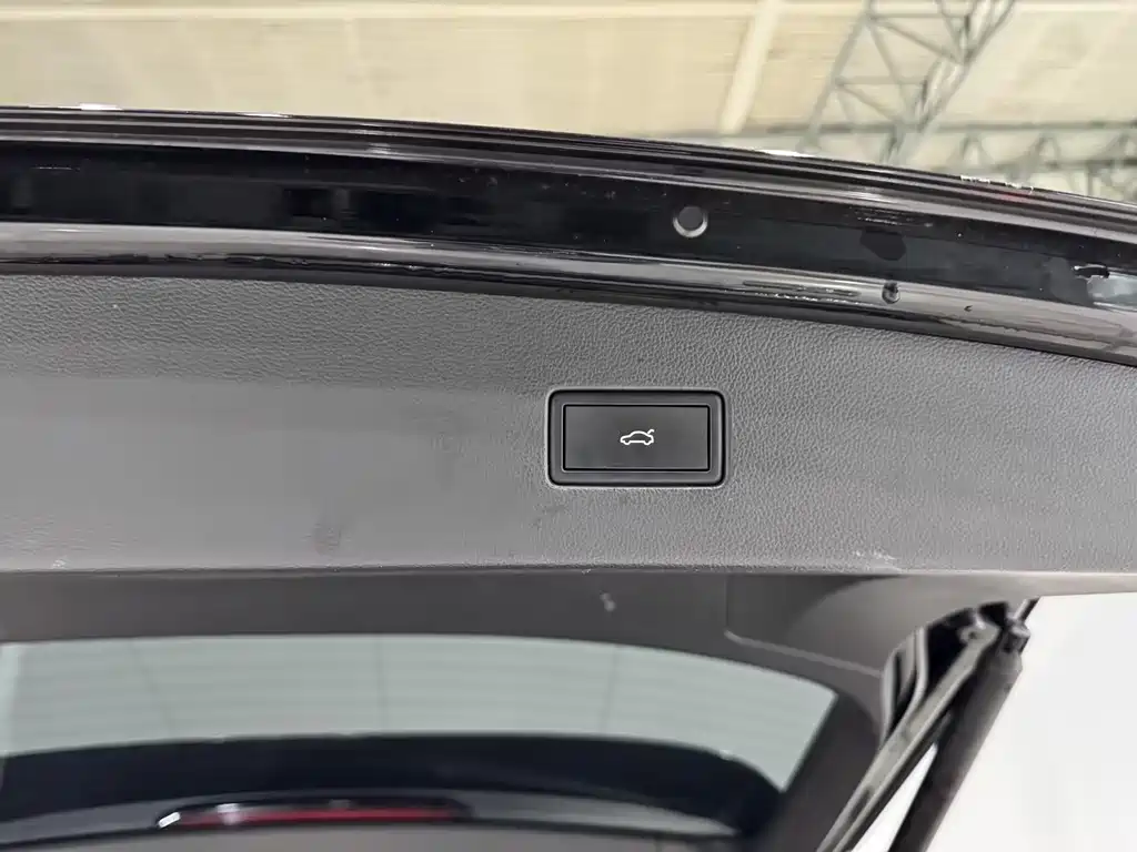 Volkswagen Tiguan L PHEV — миниатюра 14