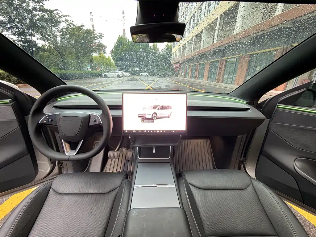 Tesla Model Y L — миниатюра 10
