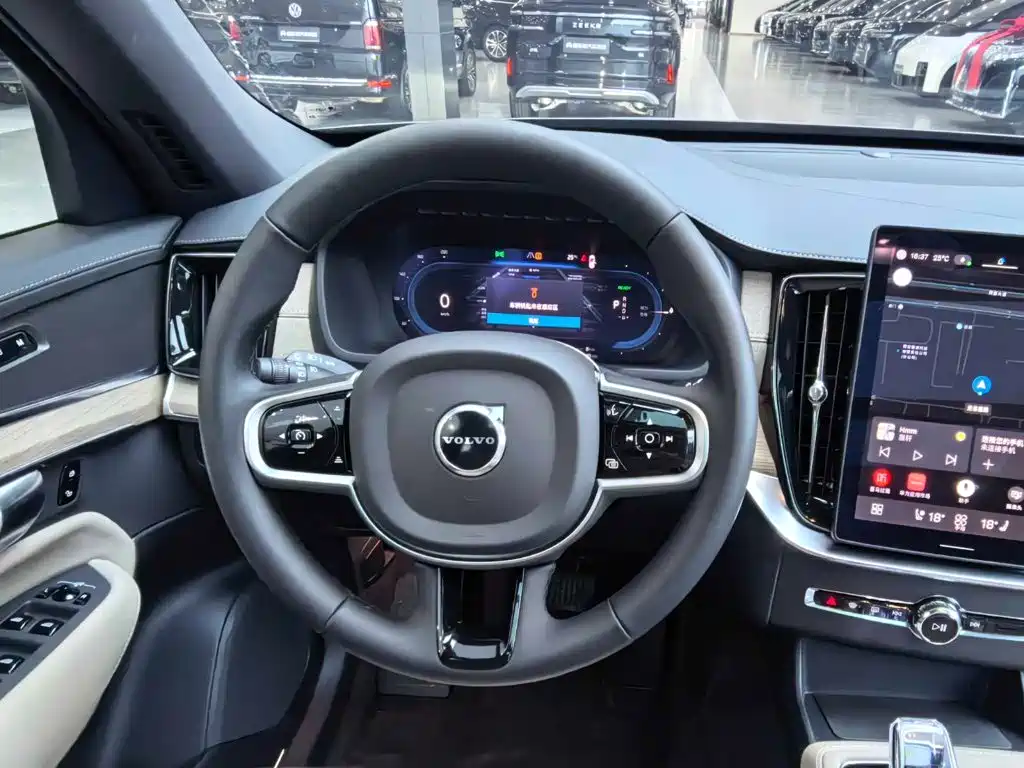 Volvo XC90 PHEV — миниатюра 4
