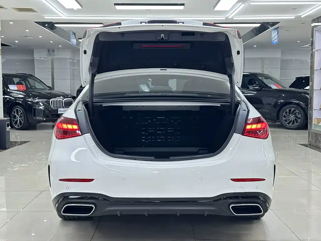 Mercedes-Benz C-Class — миниатюра 7