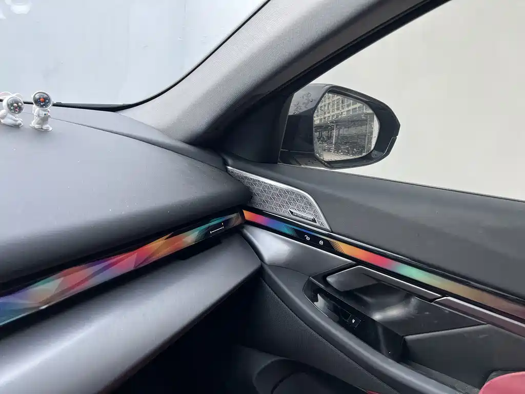 BMW 5 Series — миниатюра 12