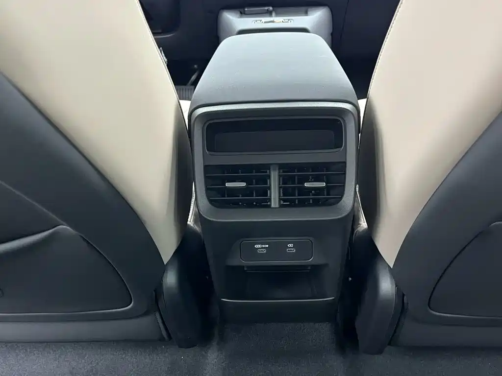 Volvo XC70 PHEV — миниатюра 6