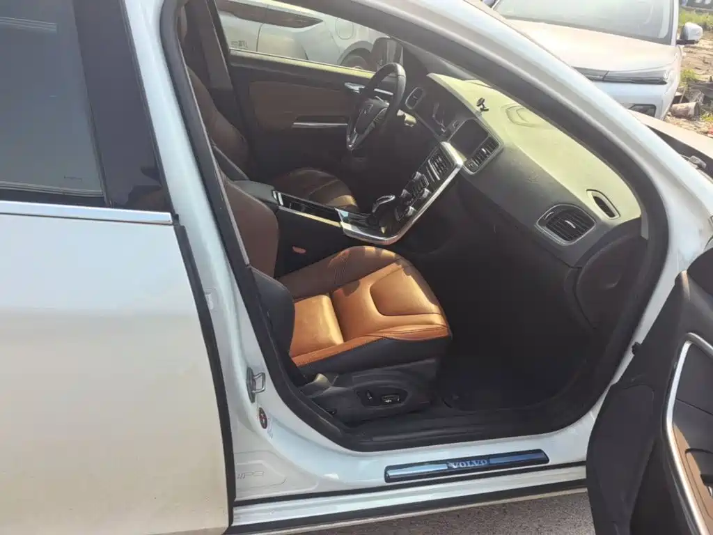 Volvo S60 — миниатюра 25