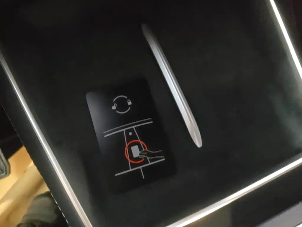 Tesla Model Y L — миниатюра 9