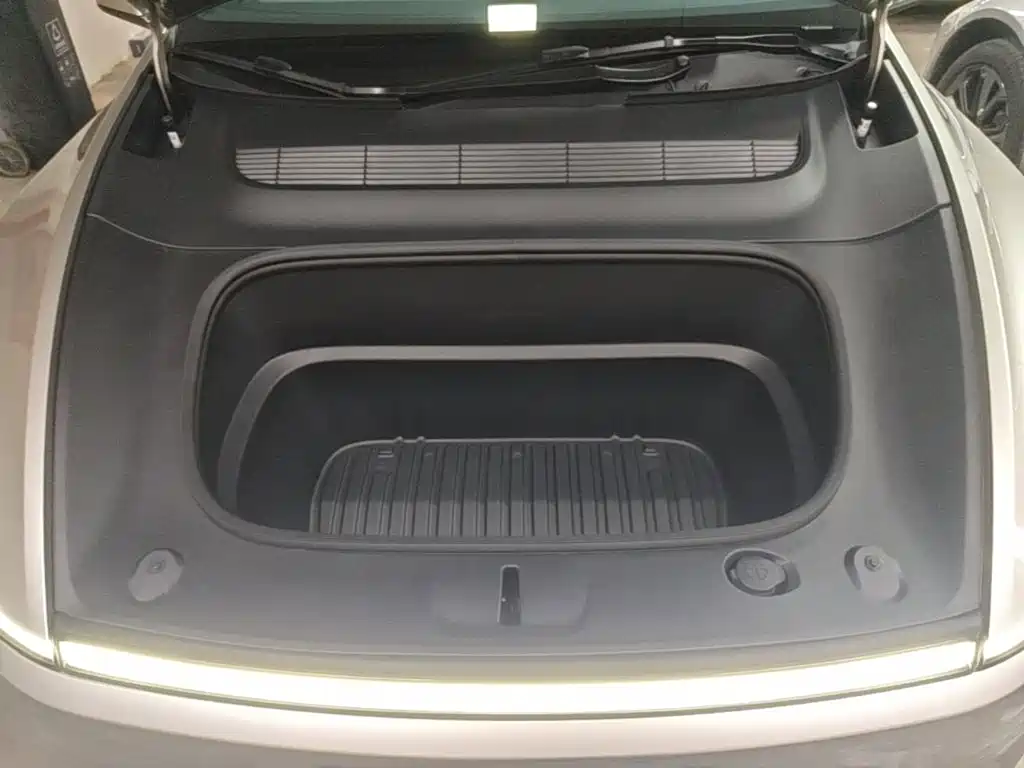 Tesla Model Y L — миниатюра 20