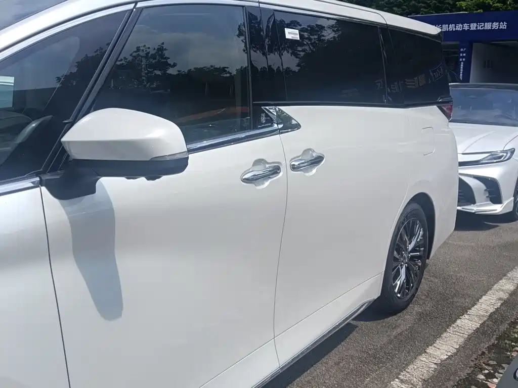 Toyota Alphard 2025 2.5L Luxury