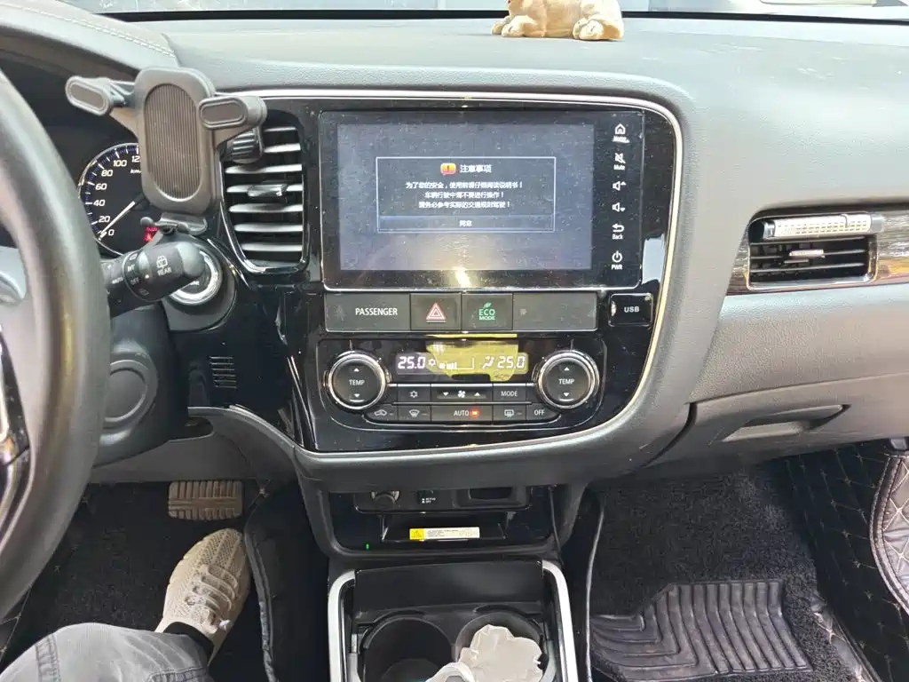 Mitsubishi Outlander — миниатюра 9