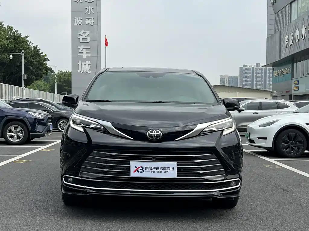 Toyota Sienna — миниатюра 2