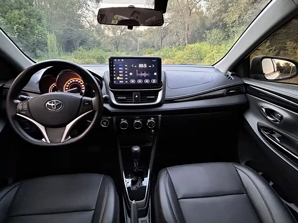 Toyota Yaris L — миниатюра 4
