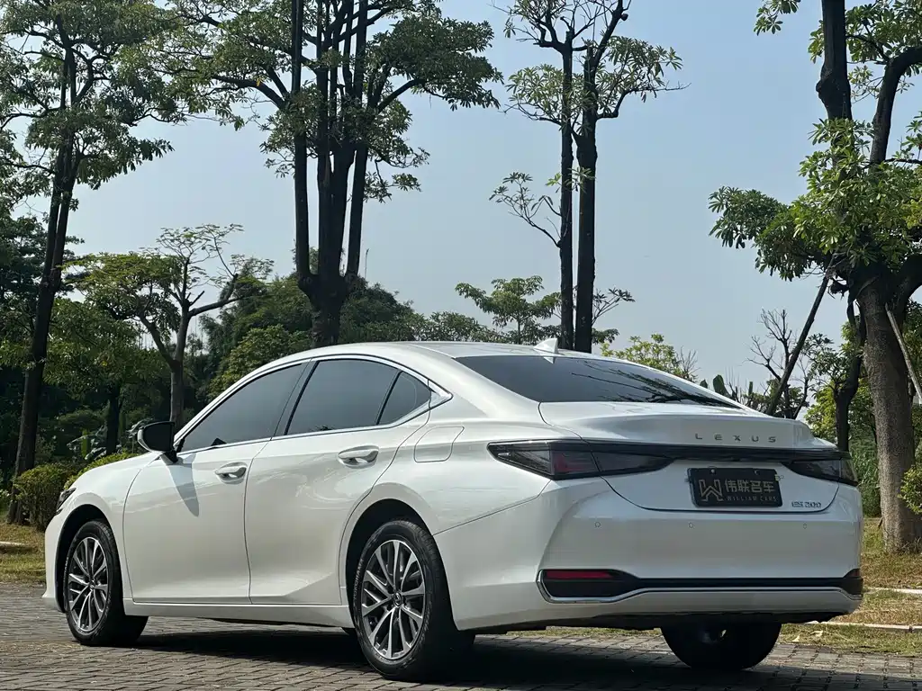 Lexus ES — миниатюра 4