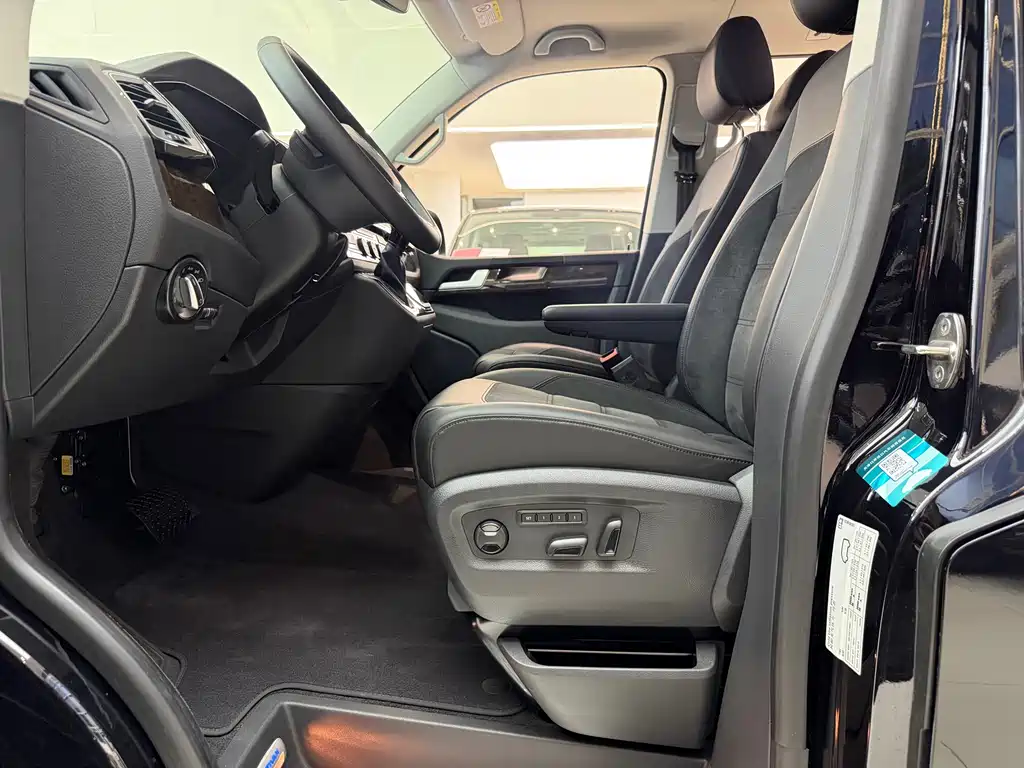 Volkswagen Multivan — миниатюра 6