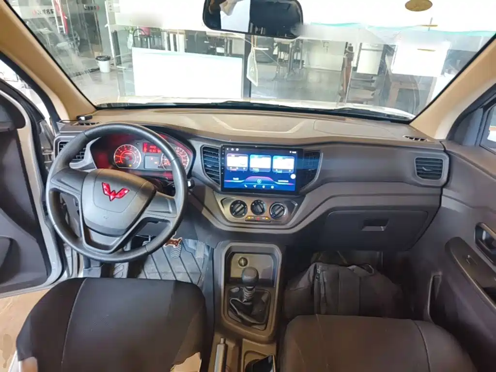 Wuling Hongguang V — миниатюра 10