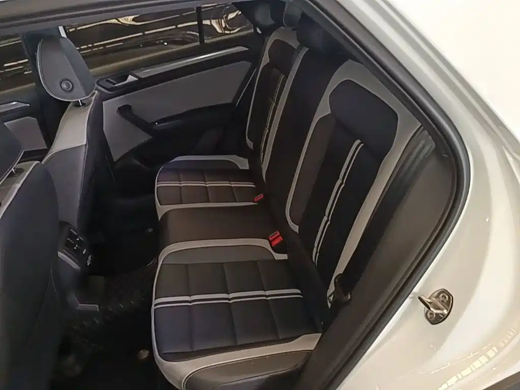 Volkswagen T-Roc — миниатюра 13
