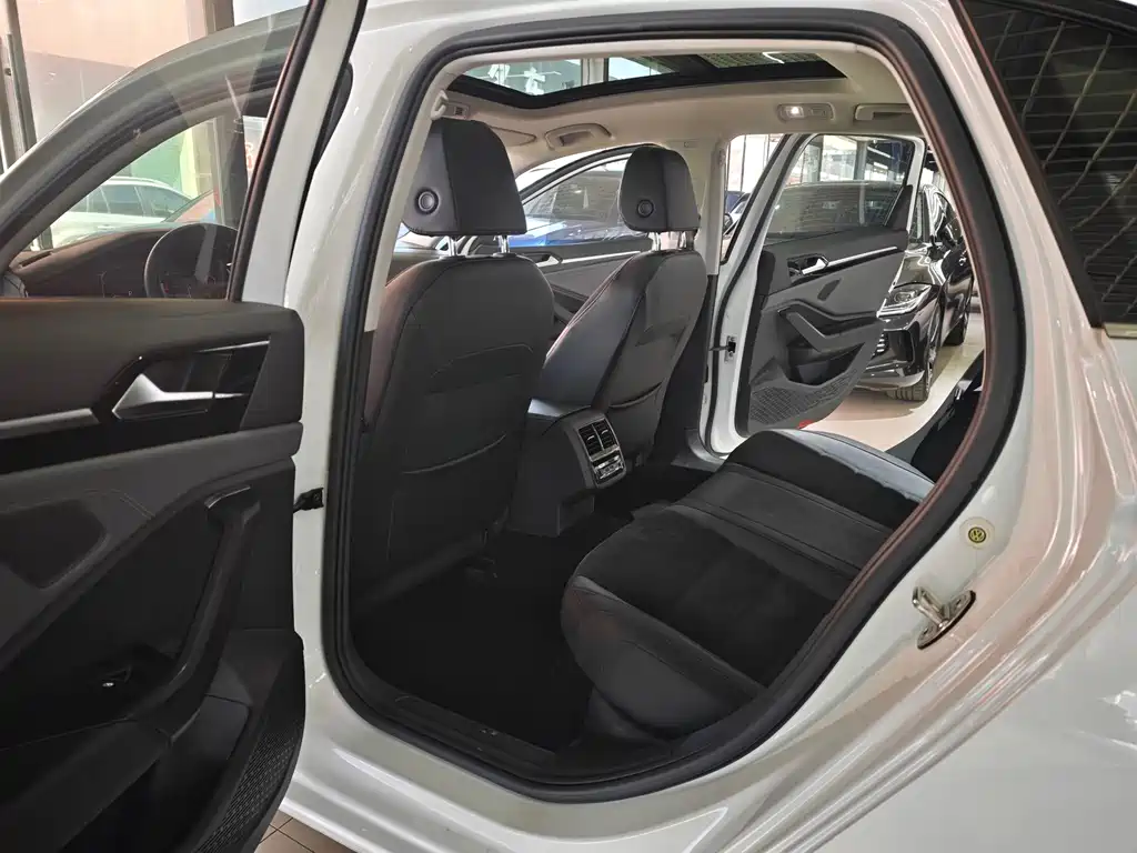 Volkswagen Sagitar — миниатюра 8