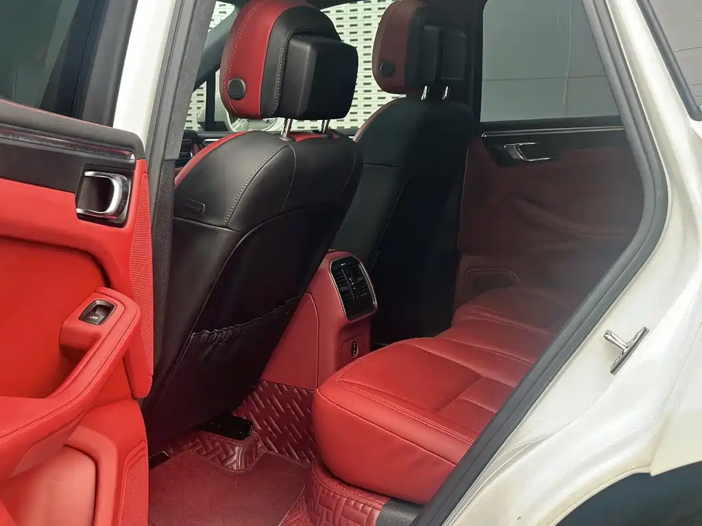 Porsche Macan — миниатюра 10