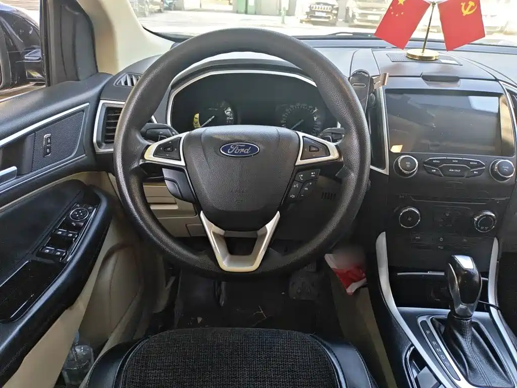 Ford Edge — миниатюра 6