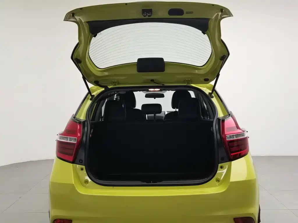 Toyota Yaris L — миниатюра 16