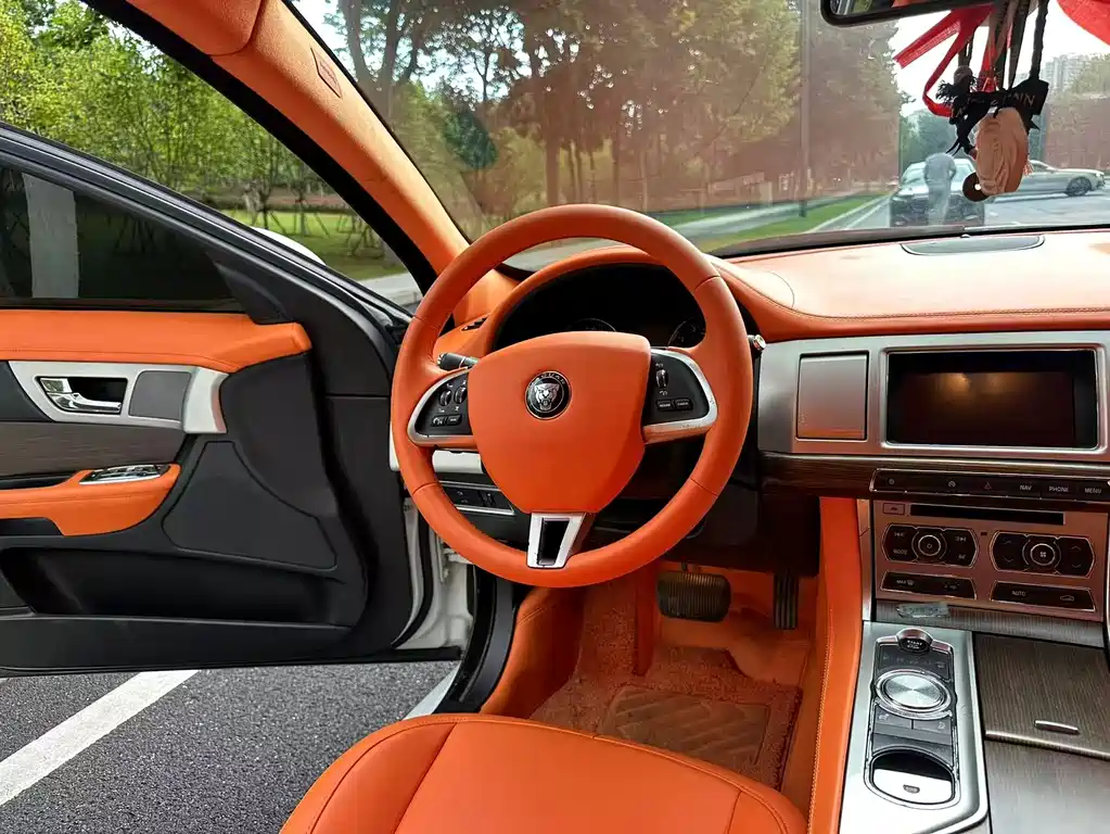 Jaguar XF — миниатюра 12