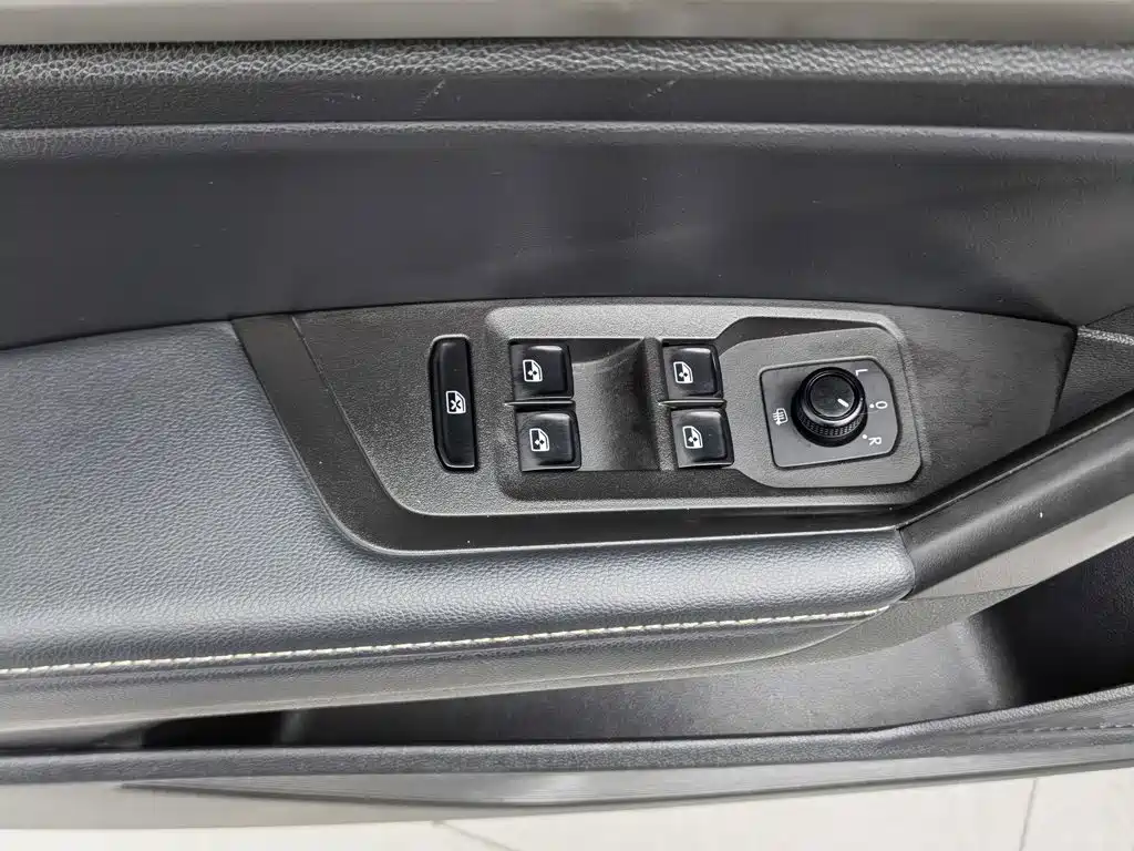 Volkswagen Lavida — миниатюра 9