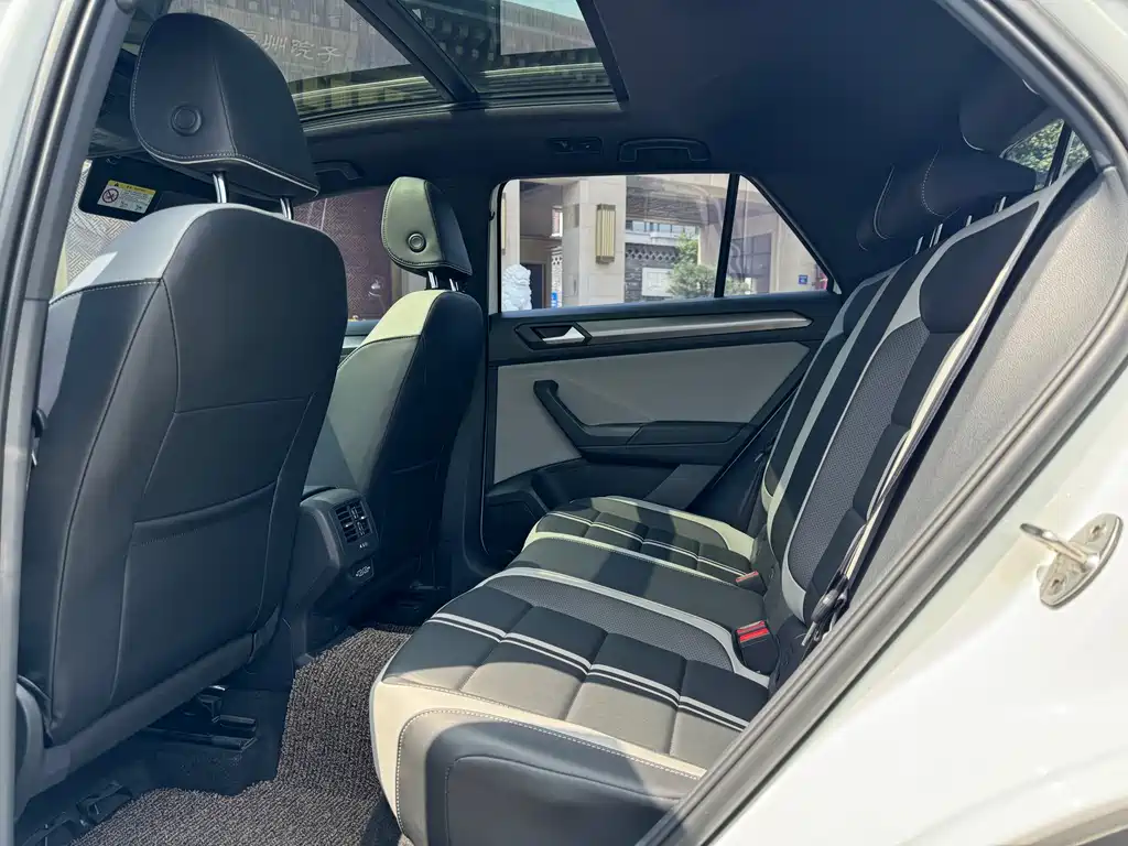 Volkswagen T-Roc 2025 300TSI DSG