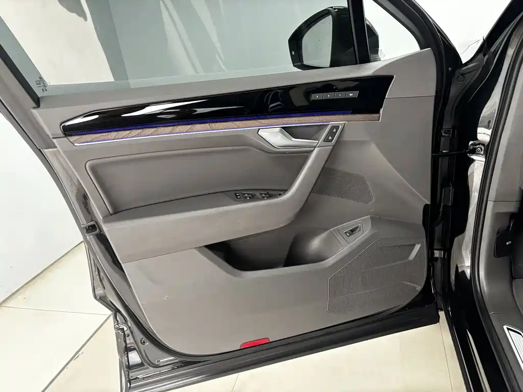 Volkswagen Touareg — миниатюра 10