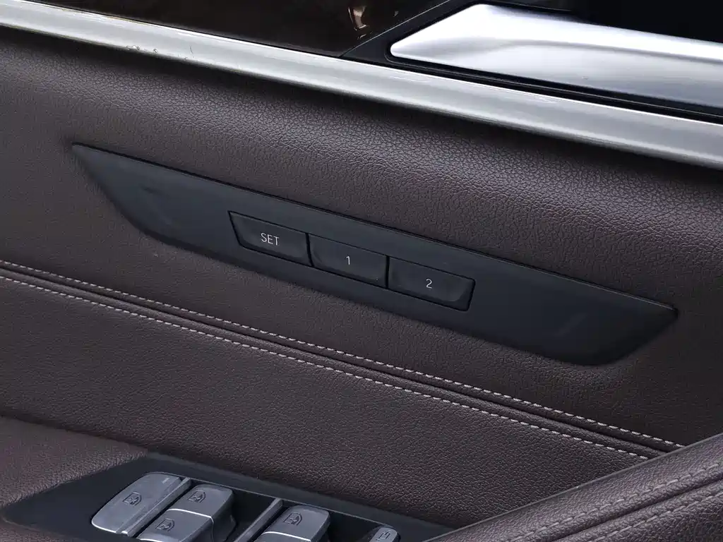 BMW 5 Series — миниатюра 19
