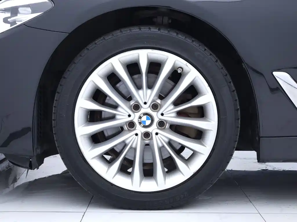BMW 5 Series — миниатюра 22