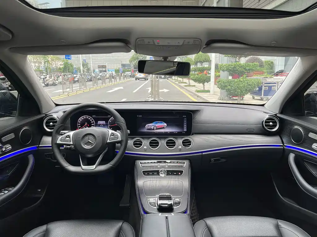 Mercedes-Benz E-Class — миниатюра 11