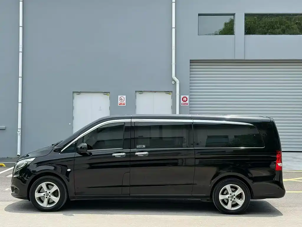 Mercedes-Benz Vito 2021 2.0T Elite 7 мест