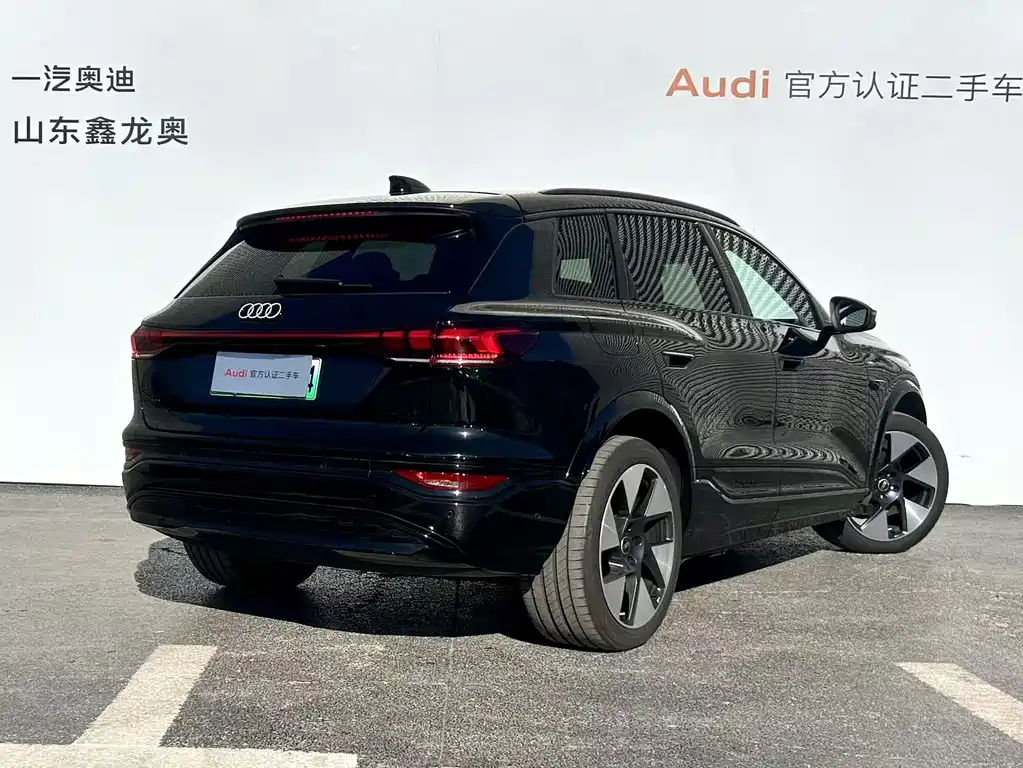 AUDI Q6L E TRON