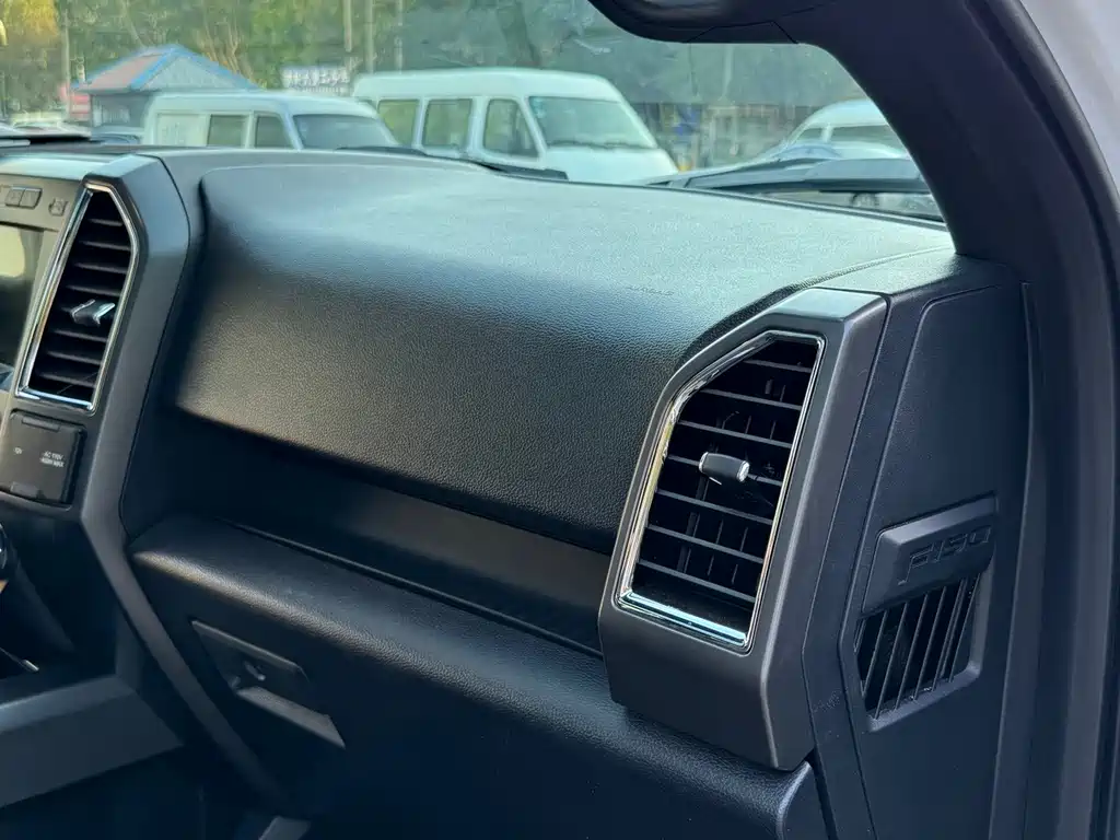 Ford F-150 Raptor — миниатюра 13