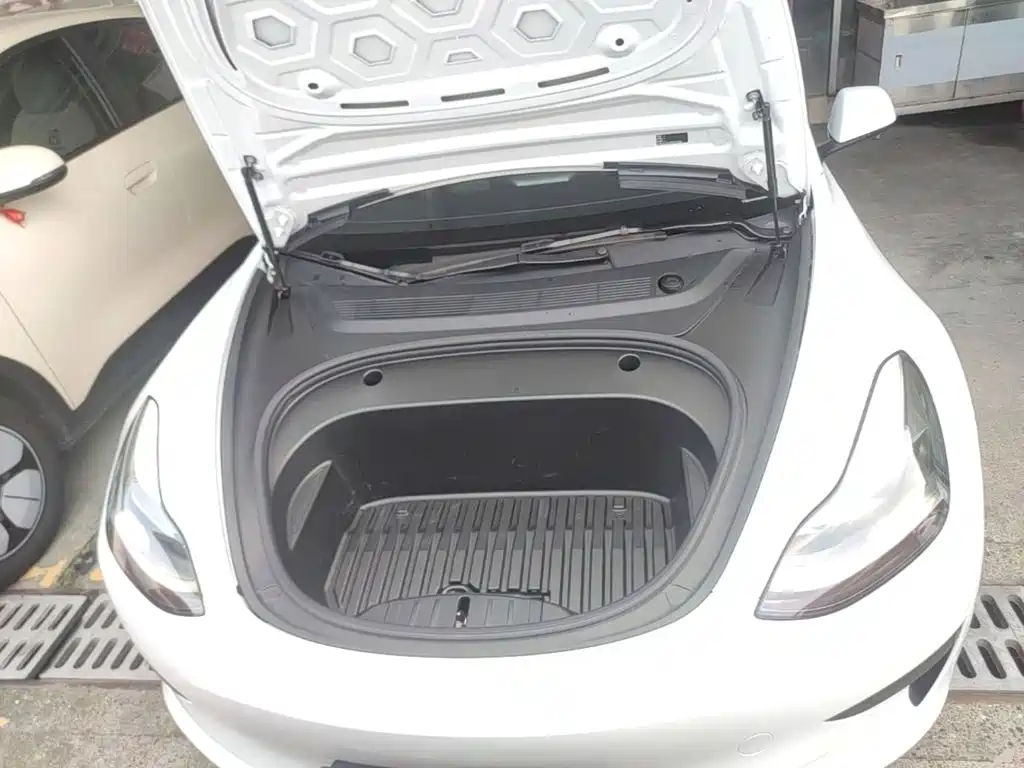 Tesla Model 3 — миниатюра 20