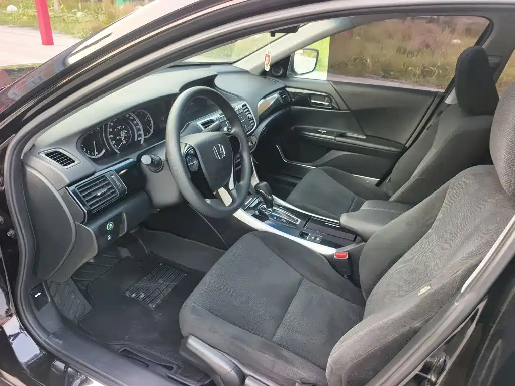 Honda Accord — миниатюра 12