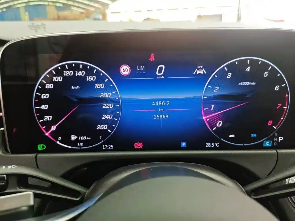 Mercedes-Benz E-Class — миниатюра 6