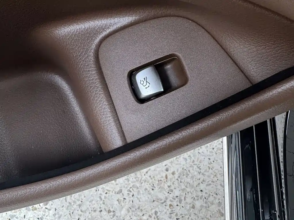 Mercedes-Benz E-Class — миниатюра 15