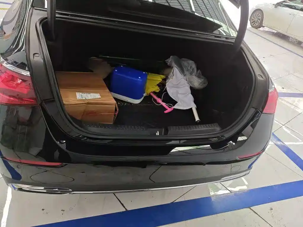 Mercedes-Benz E-Class — миниатюра 5